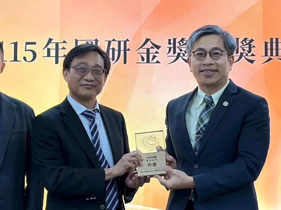 國研院院長與林志隆特聘教授合照